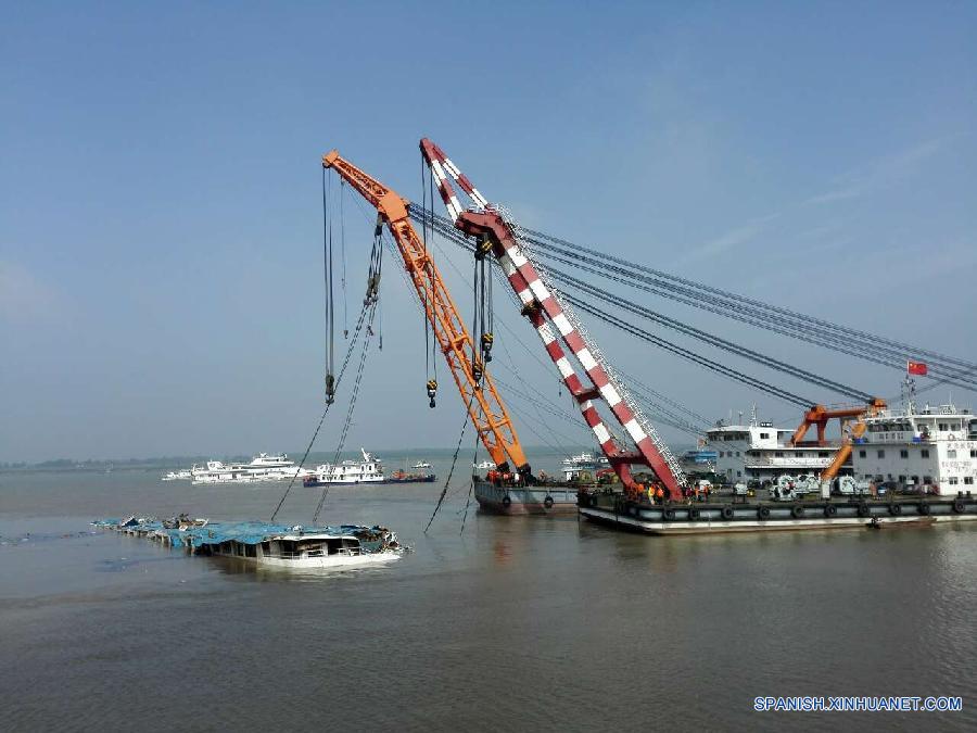 #CHINA-HUBEI-SINKING SHIP-RIGHTING(CN*)