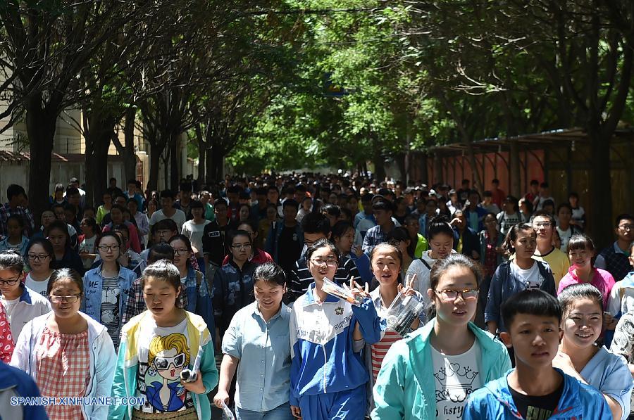Un total de 9,42 millones de estudiantes de secundaria participaron hoy domingo en el examen nacional de acceso a la universidad en China.