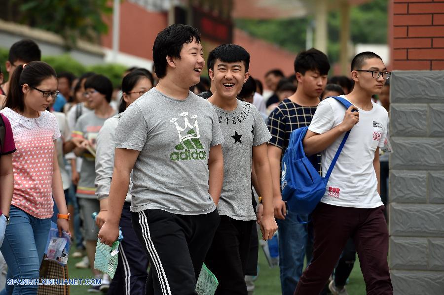 Un total de 9,42 millones de estudiantes de secundaria participaron hoy domingo en el examen nacional de acceso a la universidad en China.