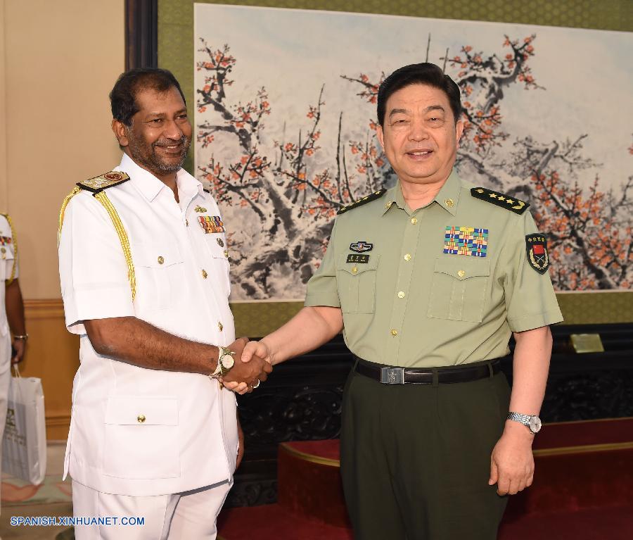China y Sri Lanka se comprometieron a reforzar su cooperación en materia militar durante la reunión que el ministro chino de Defensa Nacional, Chang Wanquan, mantuvo hoy martes en Beijing con el comandante de la armada de Sri Lanka, el vicealmirante Jayantha Perera.