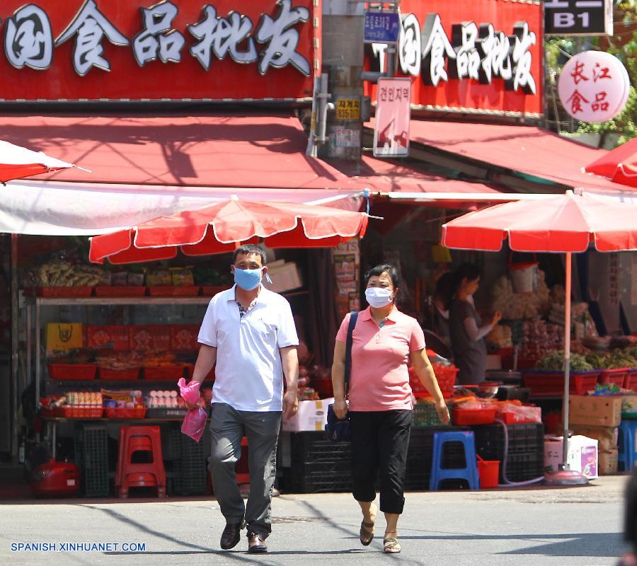 Una mujer china que vive en la República de Corea dio positivo en el Síndrome Respiratorio de Medio Oriente (MERS, por sus siglas en inglés), informó hoy la Comisión Nacional de Salud y Planificación Familiar de China (Cnspf).