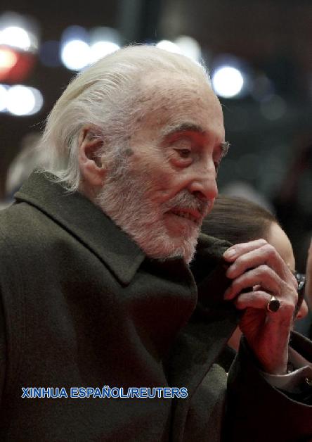 El famoso actor británico Christopher Lee, quien participó en más de 250 películas, murió el domingo, informaron hoy medios locales.