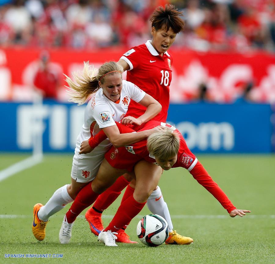 Con un gol de Wang Lisi en el último minuto, China venció el jueves a Holanda 1-0 en la segunda ronda de la Copa del Mundo del fútbol femenino.