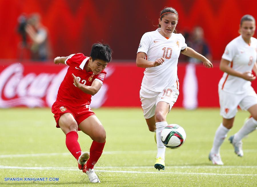 Con un gol de Wang Lisi en el último minuto, China venció el jueves a Holanda 1-0 en la segunda ronda de la Copa del Mundo del fútbol femenino.