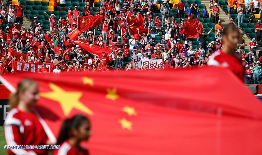 Con un gol de Wang Lisi en el último minuto, China venció el jueves a Holanda 1-0 en la segunda ronda de la Copa del Mundo del fútbol femenino.