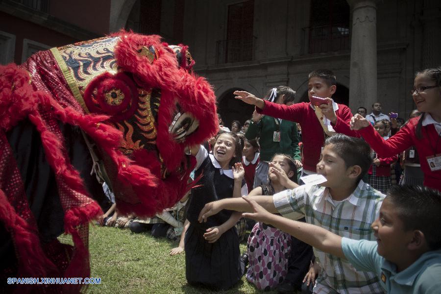 La exposición de arte infantil 'China en mi imaginación', que exhibe 168 obras de escolares de primaria, fue inaugurada con gran interés por parte de padres y maestros participantes en este proyecto psicopedagógico, informó hoy el Instituto Nacional de Bellas Artes (INBA).