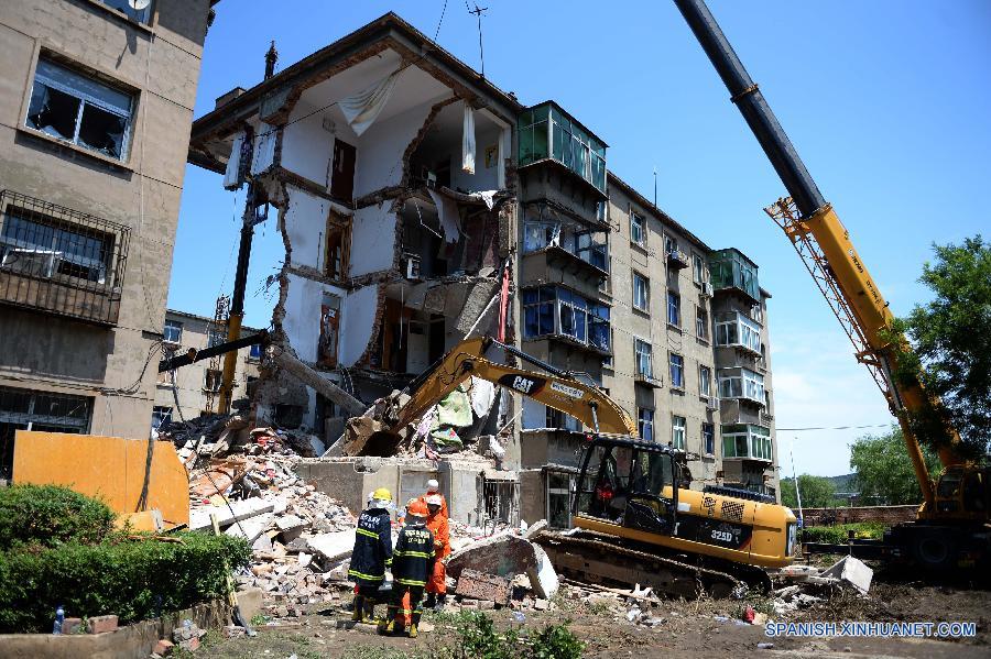 （晚报）（1）辽宁葫芦岛居民楼爆炸救援工作全面展开 