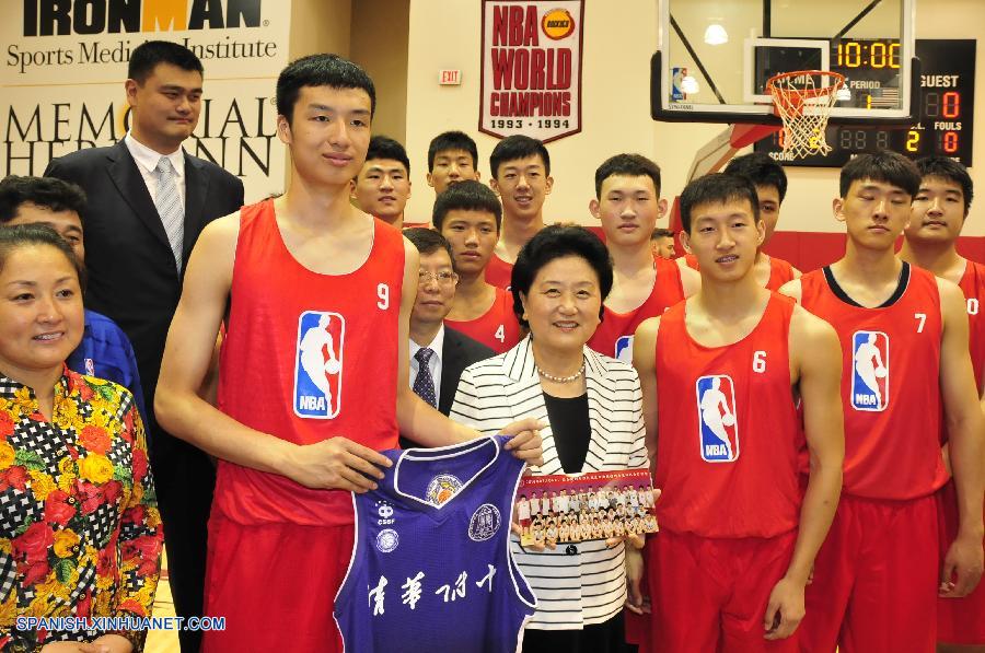 La viceprimera ministra china, Liu Yandong, pidió el domingo más actividades enmarcadas en la llamada 'diplomacia del baloncesto' para fortalecer el entendimiento mutuo y la amistad entre los pueblos de China y Estados Unidos.