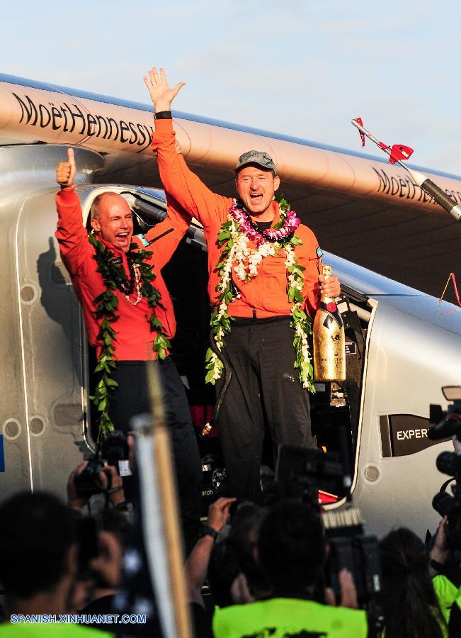 El Solar Impulse 2 (SI2), el primer avión de energía solar que intenta volar alrededor de la Tierra, aterrizó a salvo hoy en el Aeropuerto Kalaeloa de Honolulu, Hawaii, a las 05:51 hora local (15:51 GMT) después de un vuelo sin escalas de 118 horas sobre el océano Pacífico.