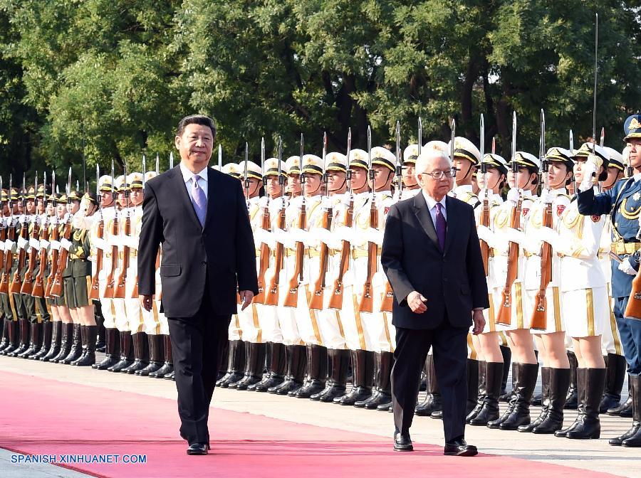 El presidente de China, Xi Jinping, sostuvo hoy conversaciones son su homólogo de Singapur, Tony Tan Keng Yam, y ambos se comprometieron a elevar las relaciones bilaterales entre los dos países.