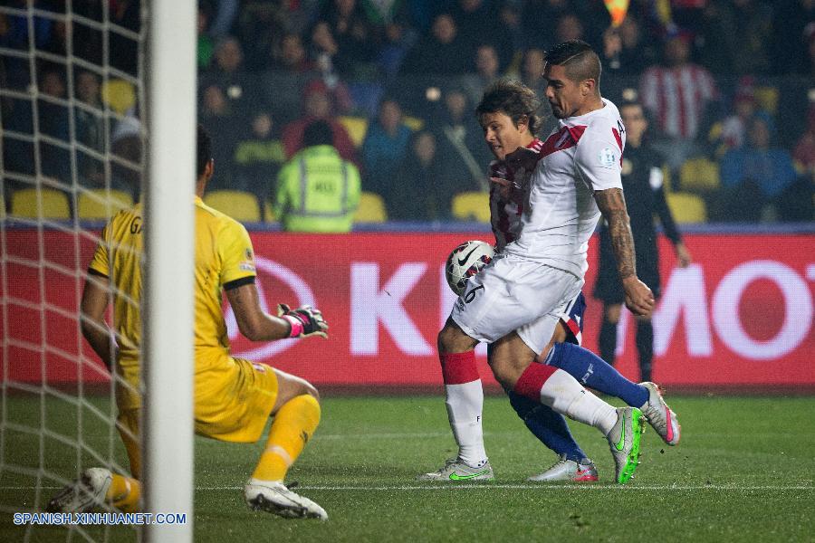 La selección peruana de fútbol derrotó esta noche a su similar paraguaya 2-0 en el Estadio Ester Roa de la ciudad de Concepción y se quedó con el tercer lugar de la Copa América Chile 2015.