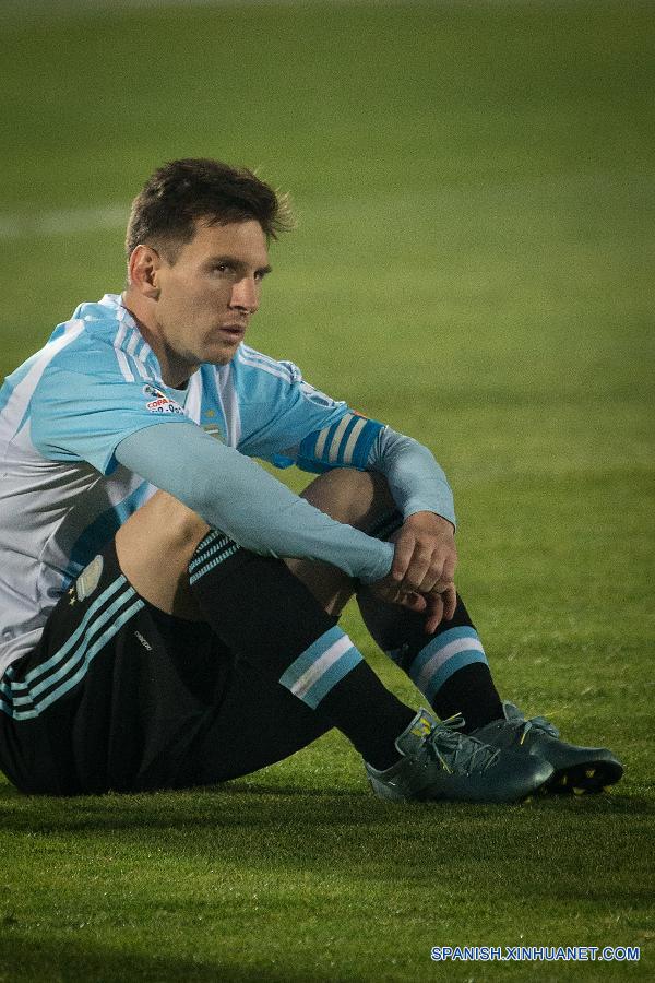 Fútbol: Messi expresa dolor y agradece a afición tras Copa América