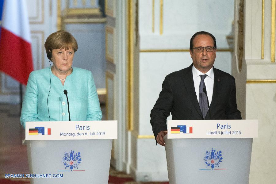 El presidente de Francia, Francois Hollande, se reunirá esta tarde en París con la canciller de Alemania, Angela Merkel, para discutir la crisis de deuda griega y buscar una respuesta común al voto 'No' sobre los requisitos de austeridad de los acreedores internacionales.