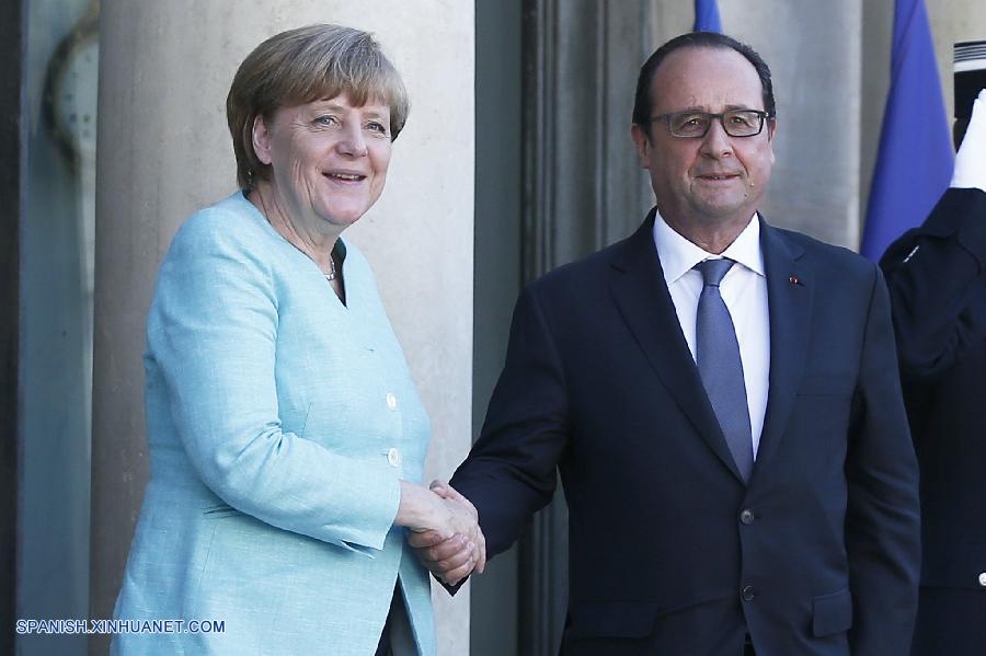 Antes de la cumbre de emergencia de los líderes de la eurozona programada para el martes, Hollande y Merkel buscarán una respuesta común sobre cómo pueden mantener a Atenas en la eurozona luego de que surgieran diferencias entre las dos principales potencias de Europa, después del referéndum contra la austeridad.
