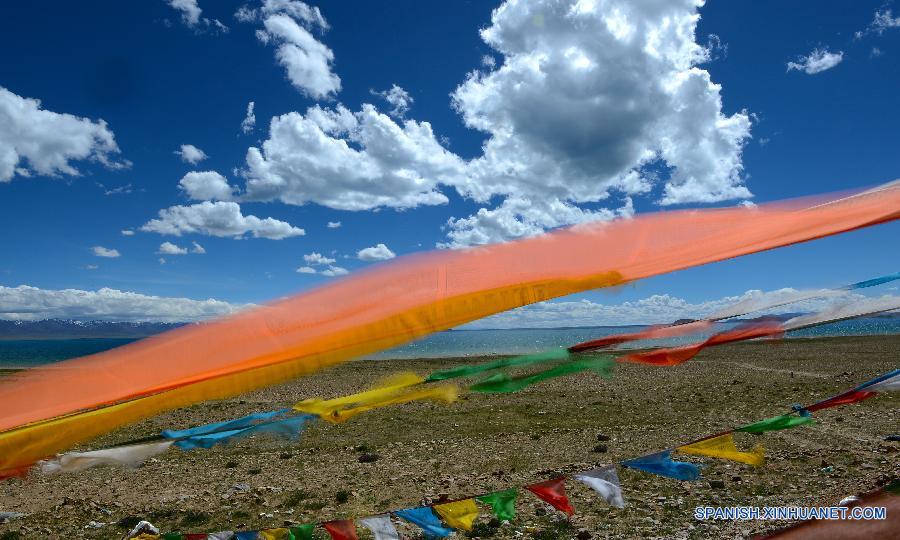 Fotografía tomada recientemente muestra una tienda en el distrito Linzhi,  en la región autónoma del Tibet, en el suroeste de China. El Número de visitantes a Tibet sobrepasó 15 millones el año pasado. Se espera que este año el número llegue a 17 millones gracias a los esfuerzos de los gobiernos locales para mejorar los servicios y estimular posadas familiares en áreas rurales.  