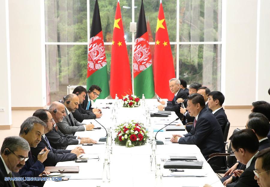 El presidente de China, Xi Jinping, se comprometió en una reunión hoy viernes con su homólogo afgano, Ashraf Ghani, a potenciar la cooperación en seguridad entre los dos países.