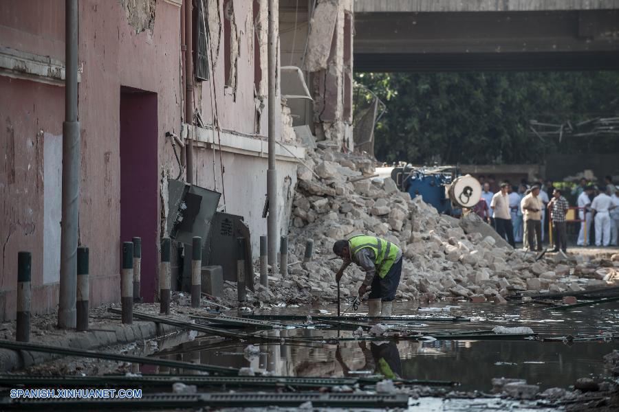 Una potente explosión ocurrida a primera hora de este sábado frente al consulado italiano en El Cairo ha dejado un muerto y cuatro heridos, informó la agencia de noticias estatal, MENA.