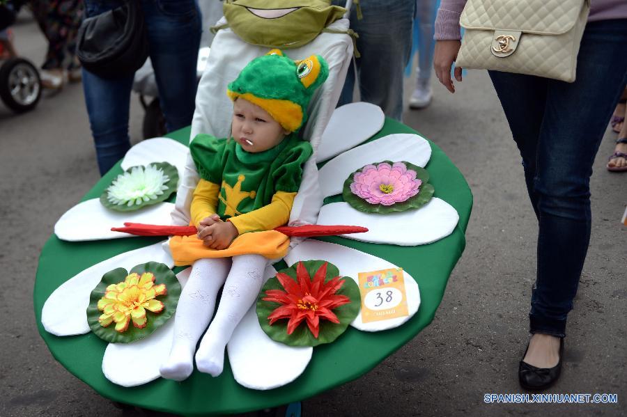 RUSSIA-MOSCOW-STROLLERS PARADE