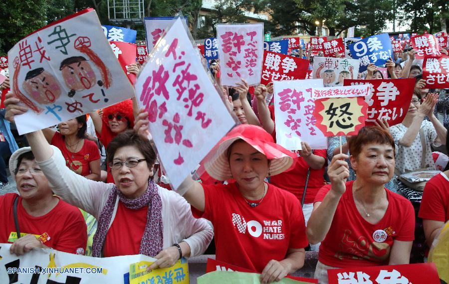 Más de 20.000 oponentes a los proyectos de ley sobre seguridad impulsados por el gobierno de Japón se reunieron hoy en el centro de Tokio para manifestar su oposición a la administración del primer ministro Shinzo Abe, quien intenta que sean aprobados el próximo jueves.