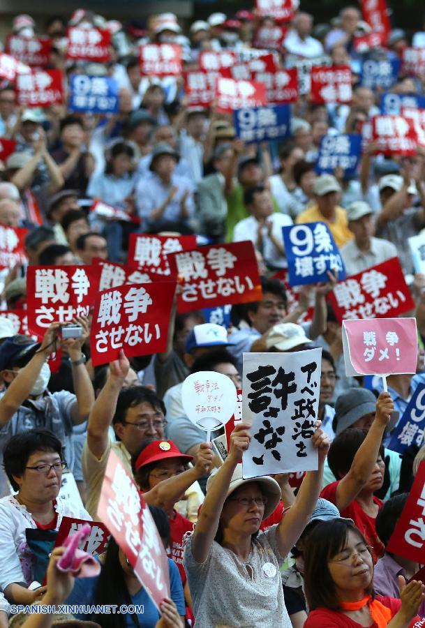 Más de 20.000 oponentes a los proyectos de ley sobre seguridad impulsados por el gobierno de Japón se reunieron hoy en el centro de Tokio para manifestar su oposición a la administración del primer ministro Shinzo Abe, quien intenta que sean aprobados el próximo jueves.