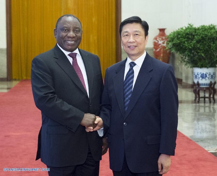 El vicepresidente de China, Li Yuanchao, conversó hoy en Beijing con el vicepresidente de Sudáfrica, Cyril Ramaphosa.