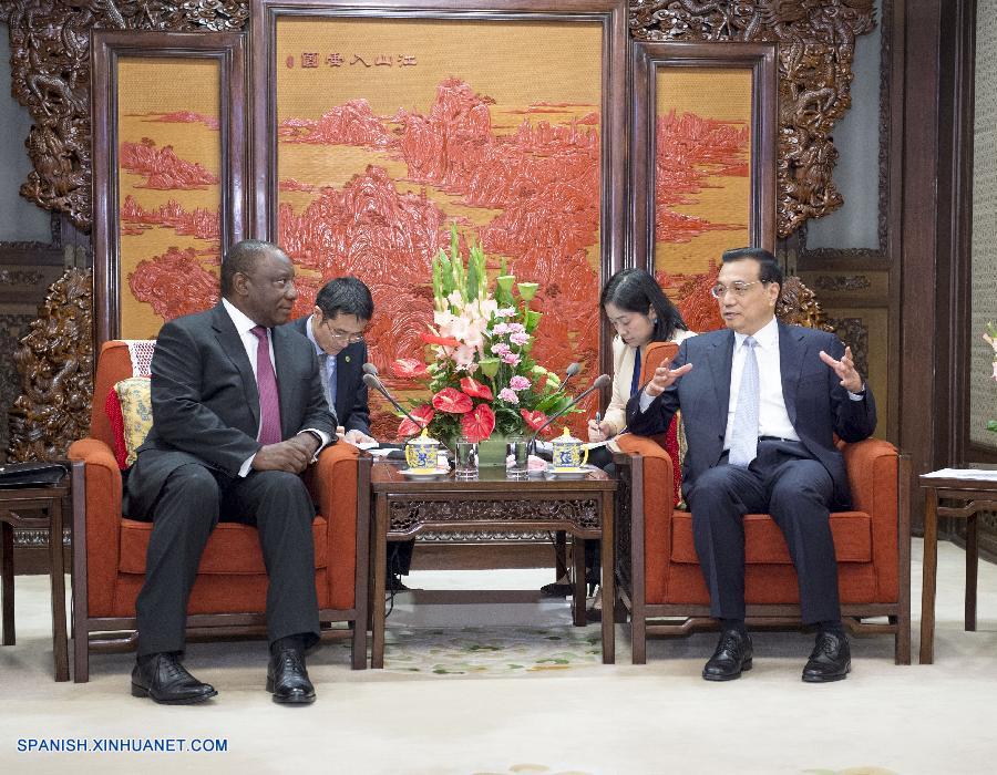 El primer ministro de China, Li Keqiang, se reunió hoy en Beijing con el vicepresidente de Sudáfrica, Cyril Ramaphosa, y prometió fortalecer la cooperación con Sudáfrica.