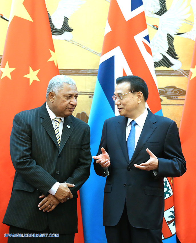 El primer ministro chino Li Keqiang pidió hoy avanzar en el estudio conjunto de viabilidad sobre un tratado de libre comercio (TLC) China-Fiyi.