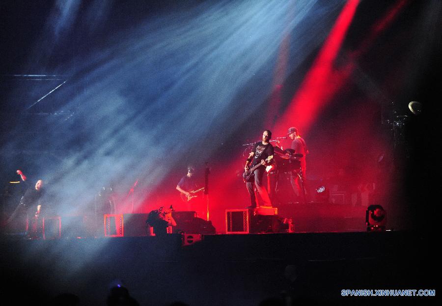 La banda estadounidense de rock Linkin Park actuó en el Estadio de Trabajadores en Beijing, capital de China, el 26 de julio durante su viaje de concierto de 'Partido de Caza'.