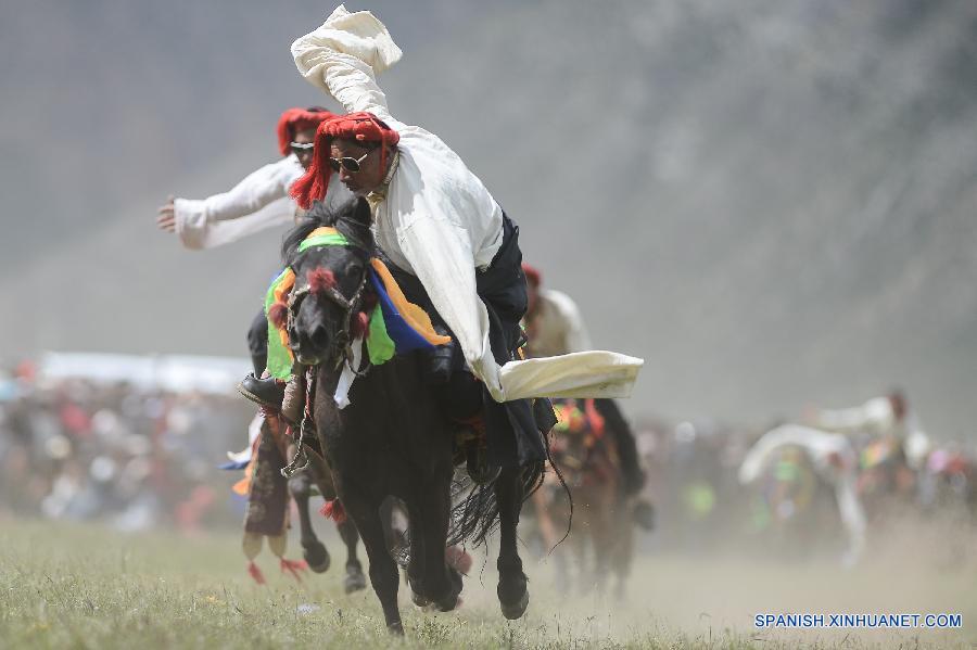 （体育）（4）赛马——玉树康巴藏族马背展雄风