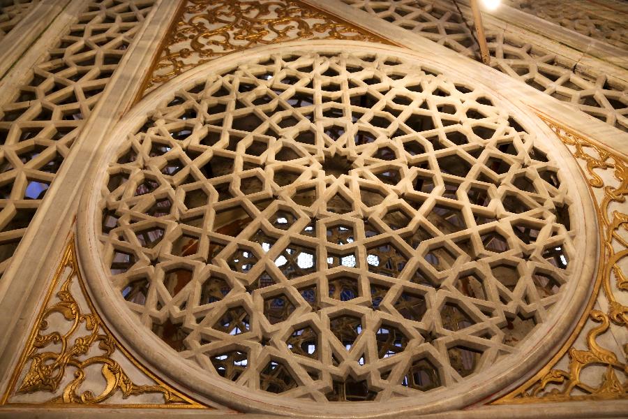 La fotografía tomada el día 25 de julio muestra los detalles dentro de la Mezquita de Selimiye, en Edirne, Turquía. La mezquita fue encargada por el sultán Selim II y construída por el arquitecto Mimar Sinan en el siglo XVI. La mezquita fue considerada como uno de los logros más grandes de la arquitectura islámica. La mezquita y su complejo fueron incluídos en la lista de los patrimonio de la Humanidad en junio de 2011.