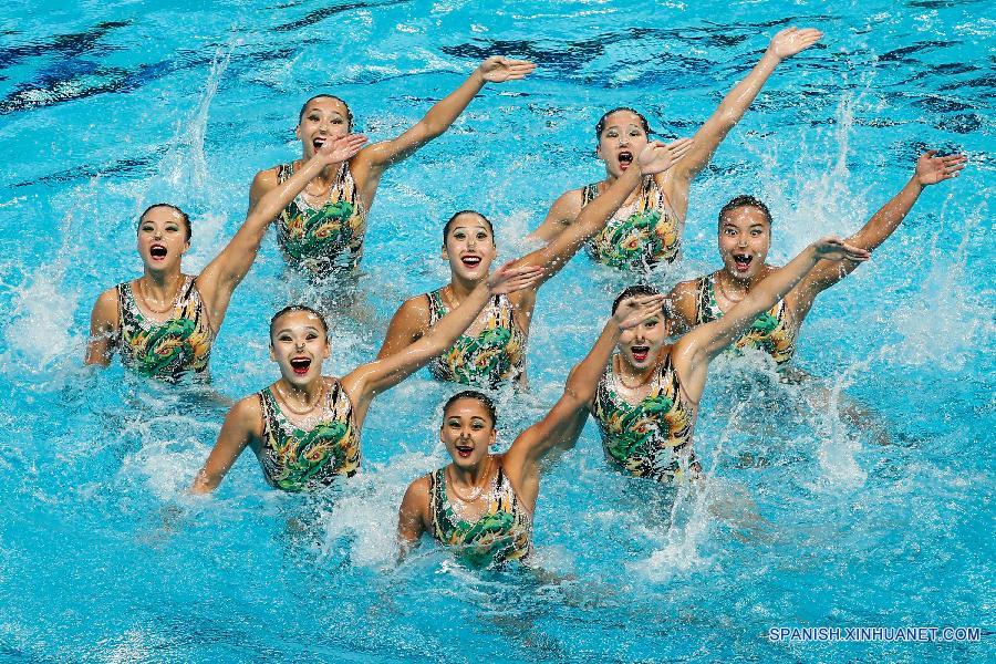 La foto muestra al equipo chino en la competición de natación sincronizada en los Mundiales de natación que se disputan en Kazán, Rusia.