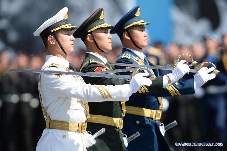 Este año marca el 88º aniversario de la fundación del Ejército Popular de Liberación de China (EPL). Desde su fundación el ejército chino ha participado ampliamente en misiones de mantenimiento de la paz, cooperaciones internacionales en operaciones antiterroristas, ejercicios conjuntos, y desfile militar, ect. China también ha desplegado 20 convoyes de escolta a los golfo de Adén y Somali en los esfuerzos multinacionales para proteger las rutas internacionales de transporte. Hasta el pasado mayo de este año el Ejército Popular de Liberación de China ha participado en 24 misiones de mantenimiento de la paz de la ONU y ha celebrado más de 100 ejercicios militares conjuntos con más de 50 países. El ejército chino ha contribuido al mantenimiento de la paz  alrededor del mundo a través por cooperaciones y intercambios con fuerzas extranjeras y llevar a cabo asociaciones internacionales en el sector de seguridad. 