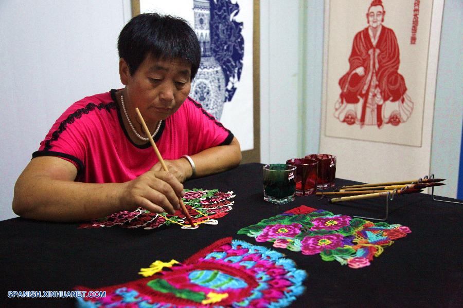 Hebei: Papel recortado chino, con una historia más que 300 años en Villa Qiaozhangzi