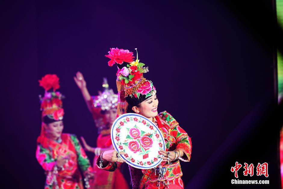 Concurso de belleza del grupo étnico Yi  se celebró el 9 de agosto por la noche en la ciudad de Xichang, de la provincia de Sichuan en el marco de las celebraciones del festival tradicional de antorcha de la etnia Yi.  