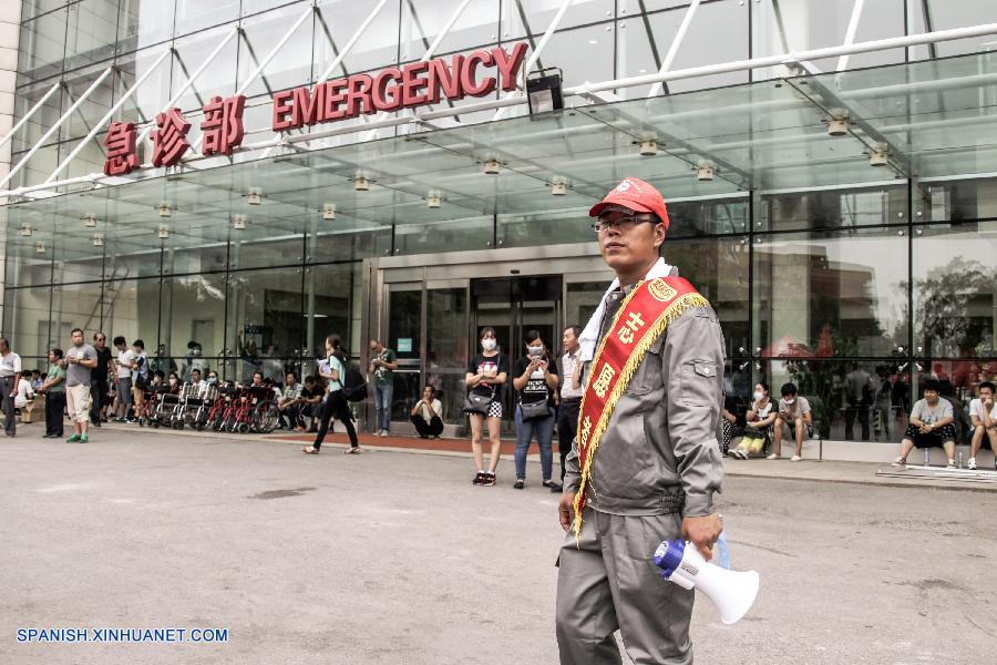 Muchos voluntarios trabajan en Tianjin