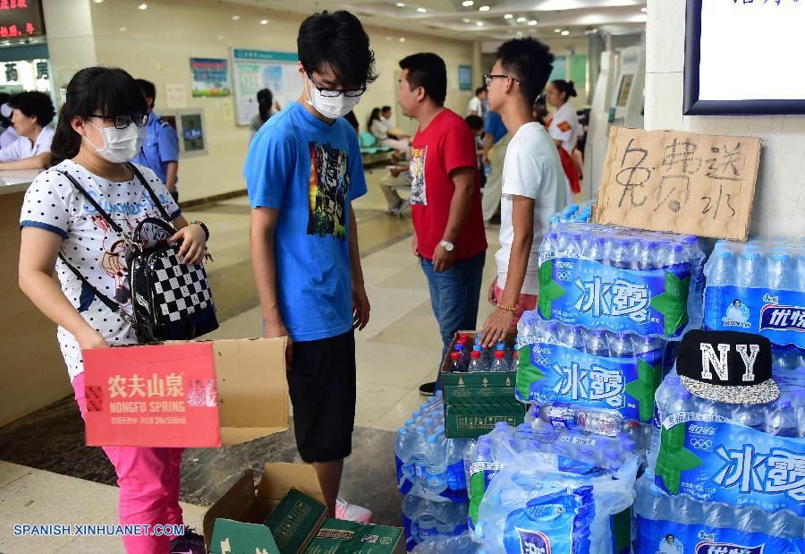 Muchos voluntarios trabajan en Tianjin