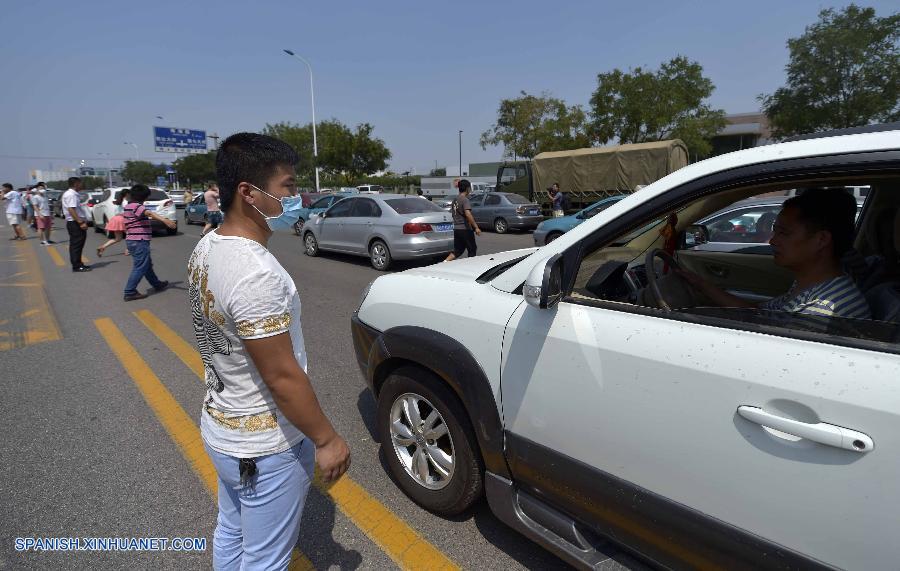 Muchos voluntarios trabajan en Tianjin