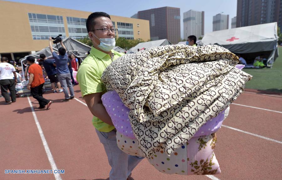 Muchos voluntarios trabajan en Tianjin