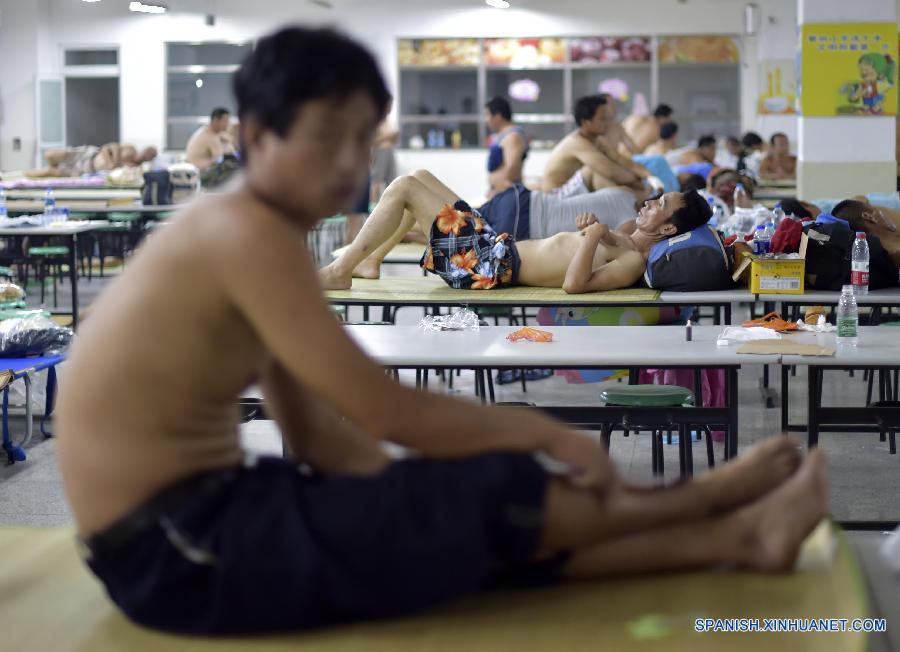 （滨海爆炸事故）（8）安置点的夜晚