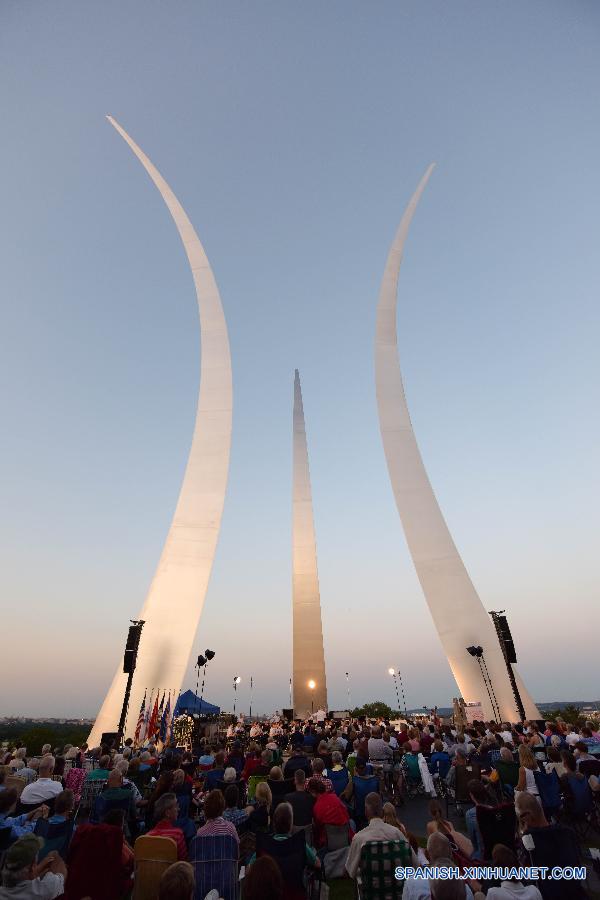 U.S.-ARLINGTON-WORLD WAR II-70TH ANNIVERSARY-COMMEMORATION