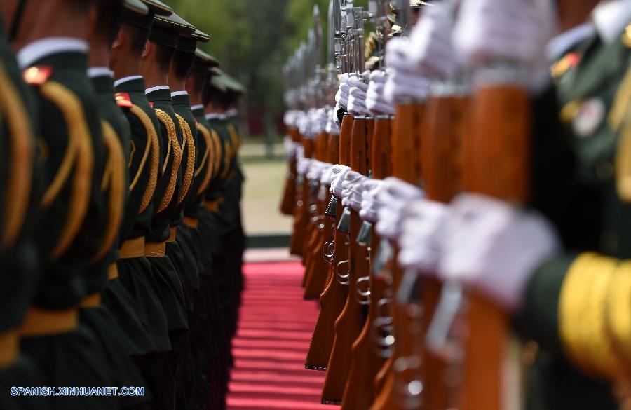 Entrenamiento de escolta de Bandera Nacional para desfile militar