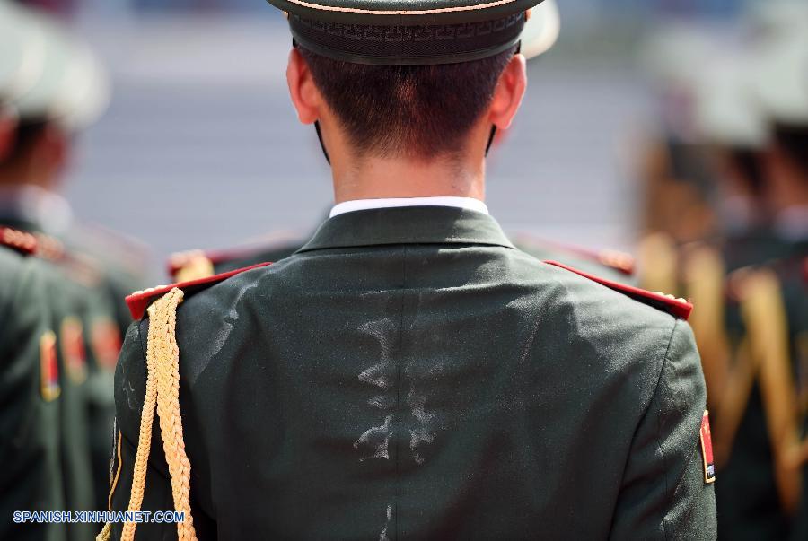 Entrenamiento de escolta de Bandera Nacional para desfile militar