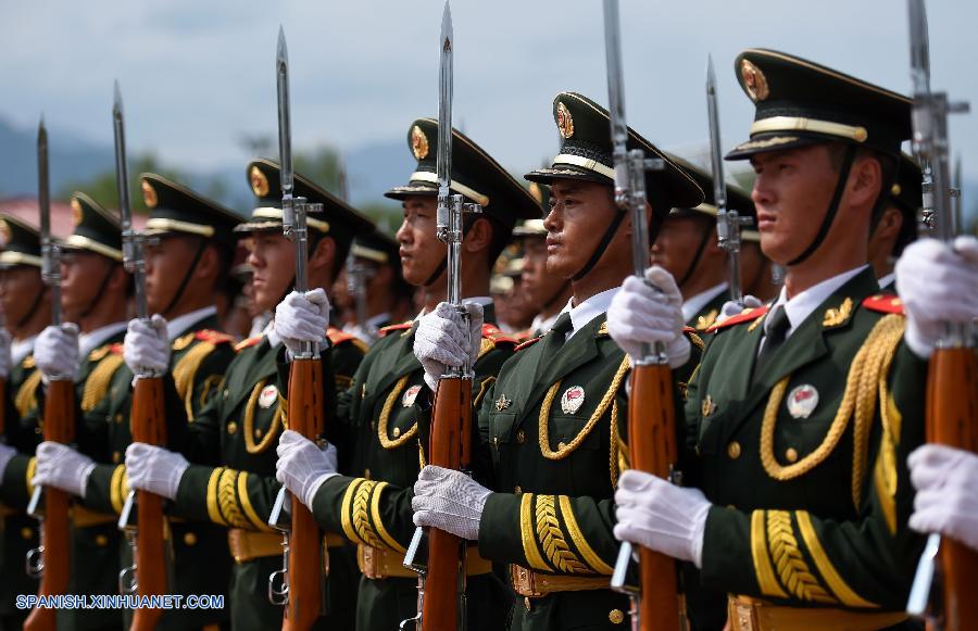 Entrenamiento de escolta de Bandera Nacional para desfile militar