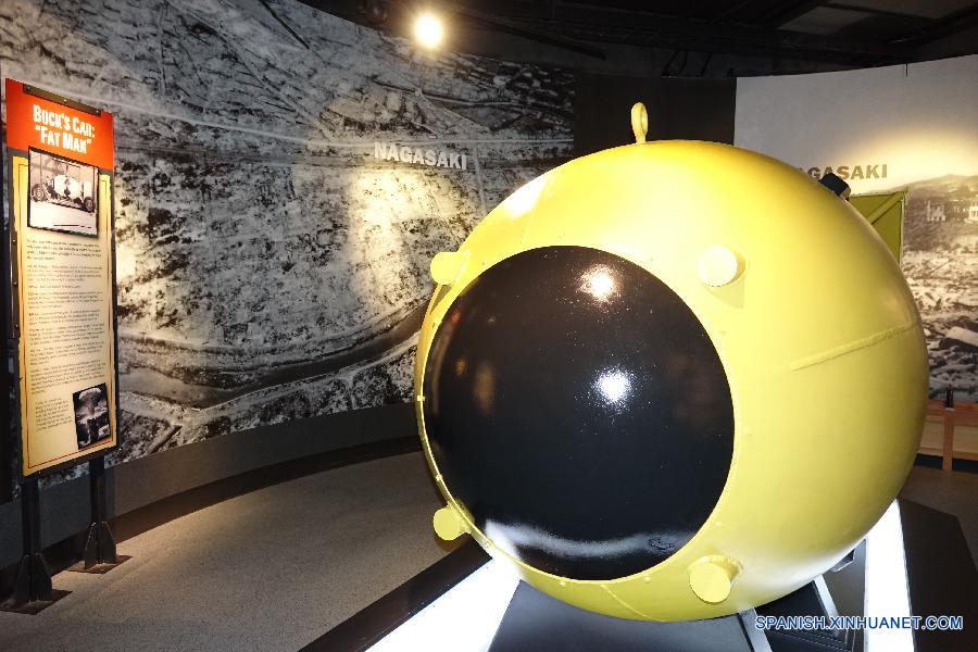 La foto tomada el 21 de agosto de 2015 muestra un modelo de la bomba atómica 'Fat Man', que fue detonada en Nagasaki, Japón el 9 de agosto de 1945, en el Museo Nacional de la Querra Pacífica en Fredericksburg, Texas, Estados Unidos. 