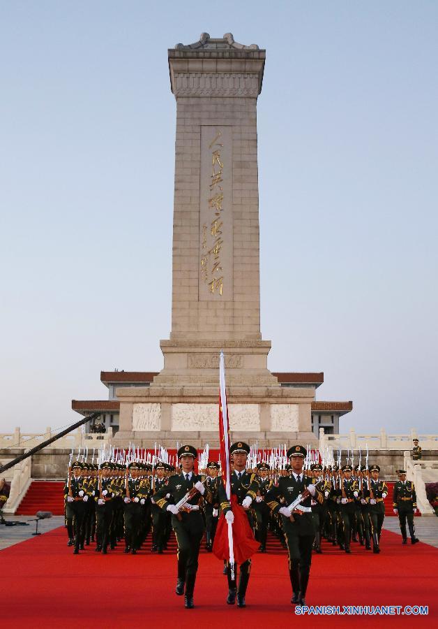 Unos 12.000 militares, y veteranos de la Segunda Guerra Mundial y sus familiares se reunieron alrededor de la Plaza de Tian'anmen de Beijing hoy jueves por la mañana, listos para el desfile del Día de la Victoria.