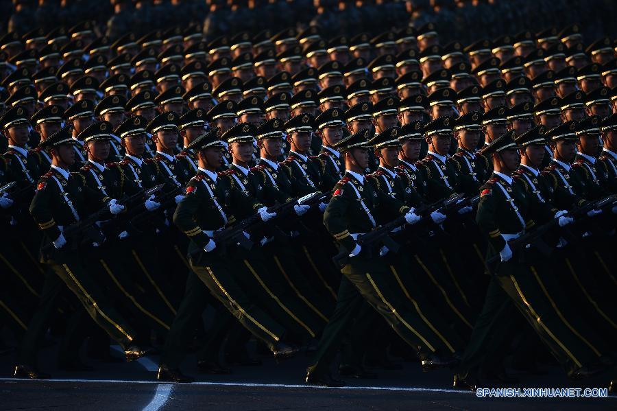 Unos 12.000 militares, y veteranos de la Segunda Guerra Mundial y sus familiares se reunieron alrededor de la Plaza de Tian'anmen de Beijing hoy jueves por la mañana, listos para el desfile del Día de la Victoria.