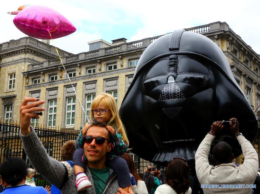 Un desfile de globos de dibujos animados se celebró el pasado 6 de septiembre en la capital de Bélgica, Bruselas, en el marco de la fiesta de caricatura de Bruselas, en la que participan una gran cantidad de ciudadanos y turistas anualmente. 