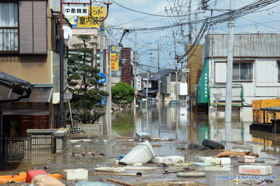 Las operaciones de rescate siguen hoy pues más de 100 personas están varadas en la ciudad de Joso, prefectura de Ibaraki, luego del azote de las lluvias torrenciales a causa del tifón Etau.