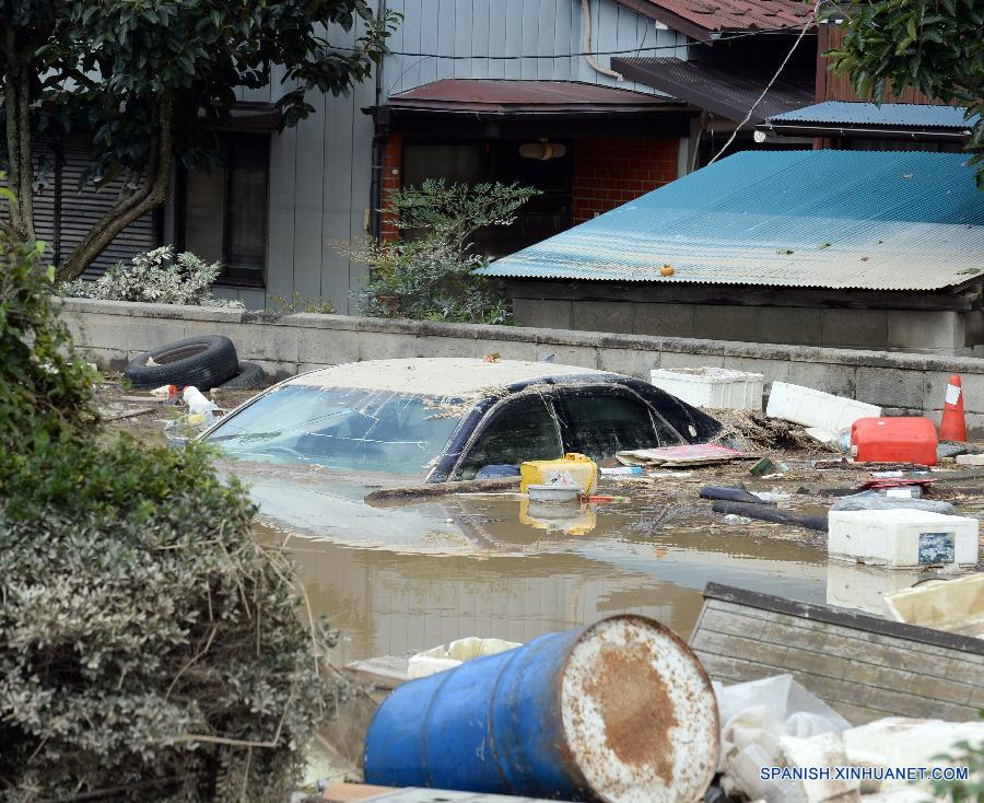 Las operaciones de rescate siguen hoy pues más de 100 personas están varadas en la ciudad de Joso, prefectura de Ibaraki, luego del azote de las lluvias torrenciales a causa del tifón Etau.