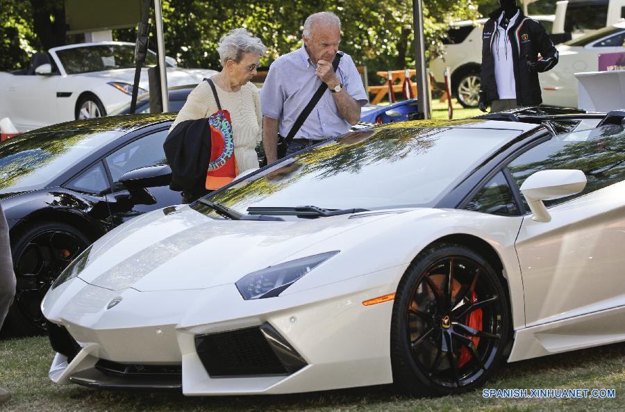 Varios coches lujosos están exhibidos en una exhibición de coches lujosos en Vancouver, Cananda el 11 de septiembre. La exposición de dos días de duración muestra más de 180 coches lujosos y limitados. 